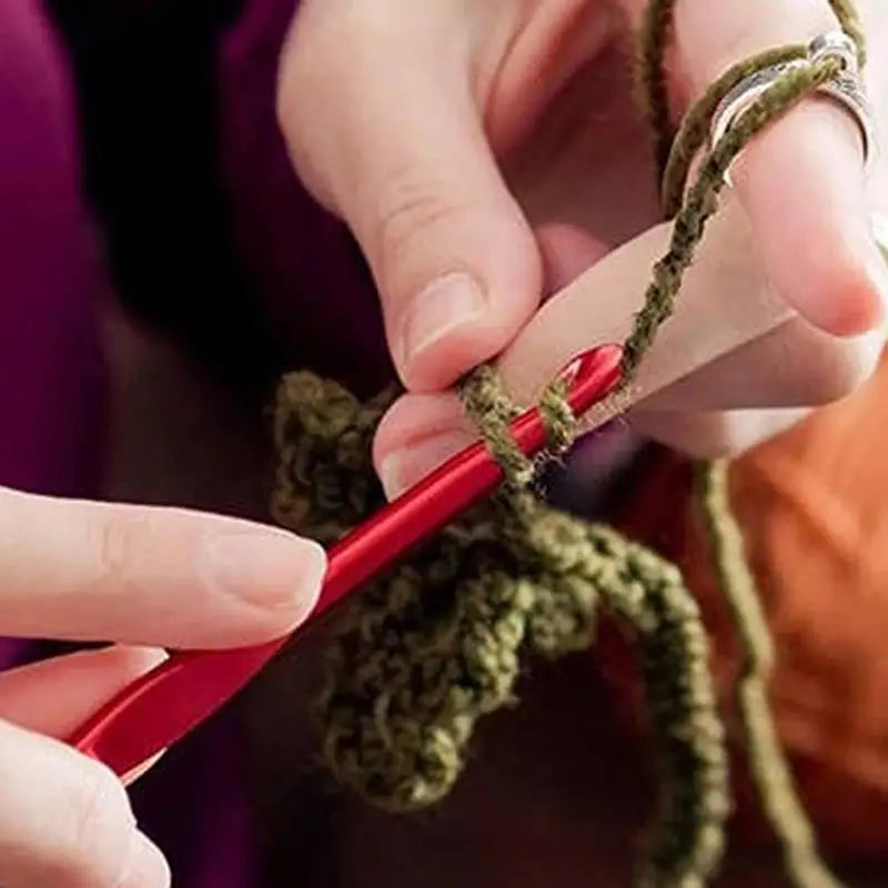 Knitting Crochet Loop Adjustable Open Ring Webbing Crochet Wool Knitting Finger Wear Thimble Yarn Guide Tools Sewing Accessory