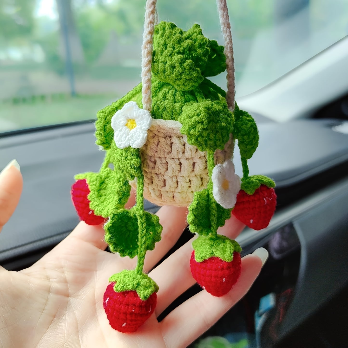 1pc Handmade Crochet Strawberry Car Hanging Ornament - Cute Knitted Decorative Pendant with Car Rearview Mirror Design, Green Leaf & Flower Accents, Car Interior Accessories, Creative and Creative Craftsmanship